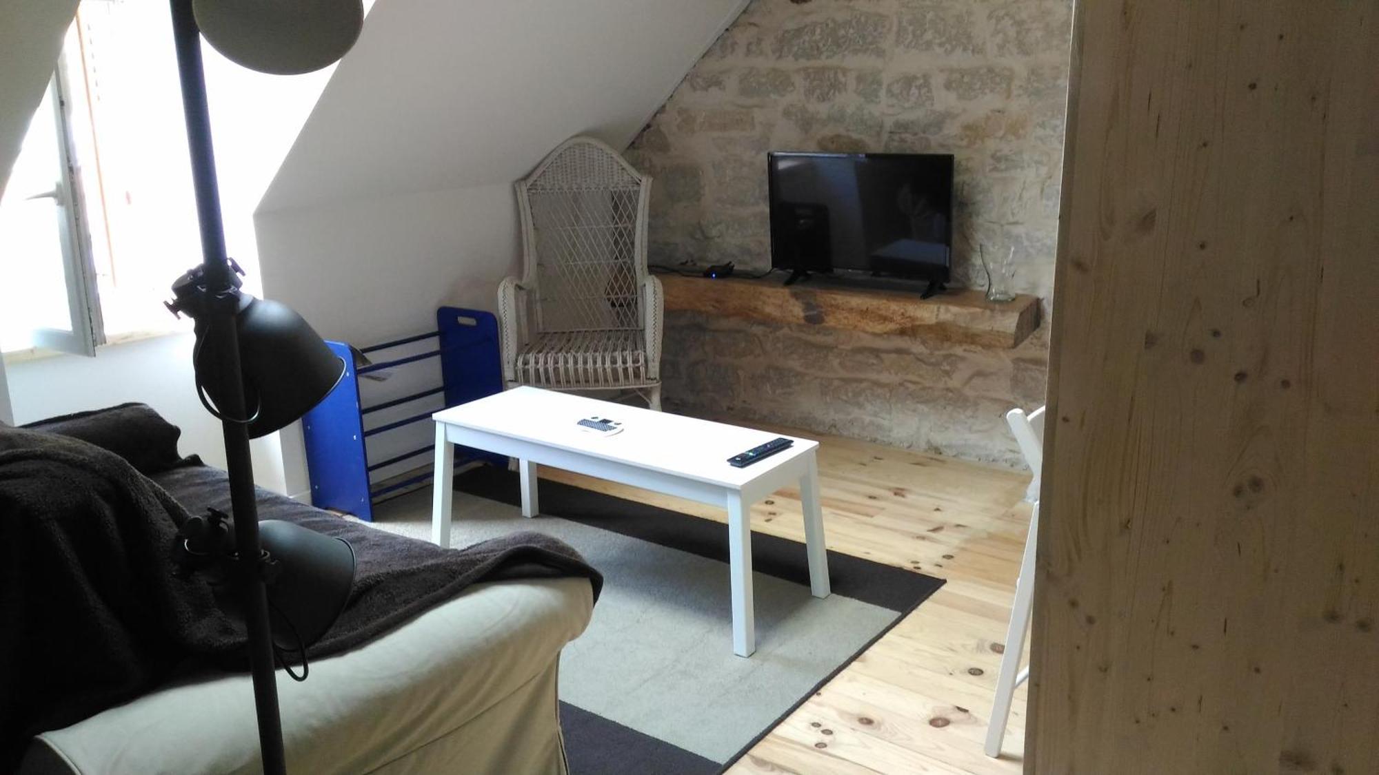 Studio Meuble Proche Conseil Departemental Du Jura Lons-le-Saunier Bagian luar foto